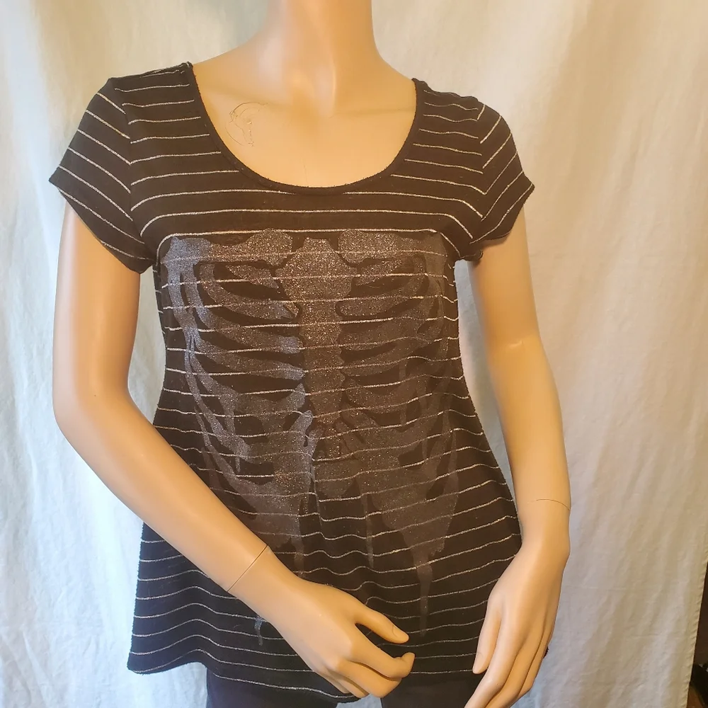 Hot Topic Glitter Rib Cage Tee - Picture 2 of 9